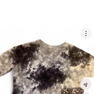 Splendid Women's Tie-Dye Tee - Black and Gray Cropped Sweatshirt.
